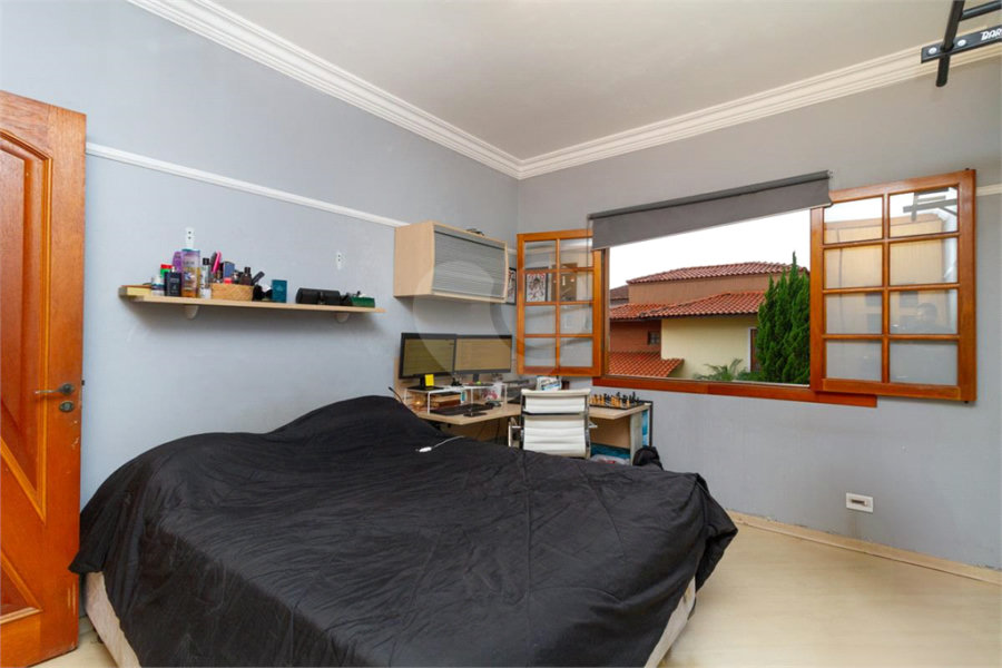 Casa à venda com 4 quartos, sendo 2 suítes, no condomínio Da Serra, São Paulo - SP