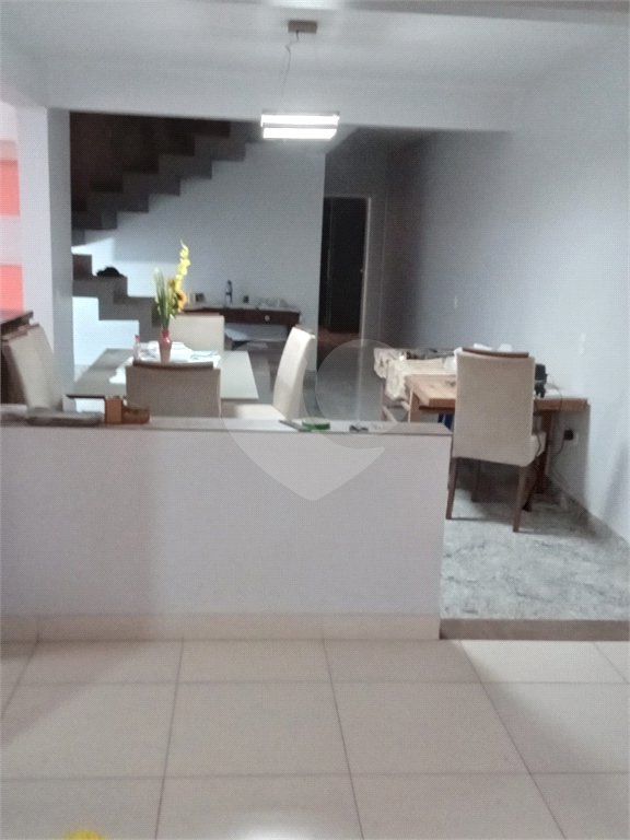 Sobrado à venda com 4 suítes em Cajuru do Sul, Sorocaba, SP