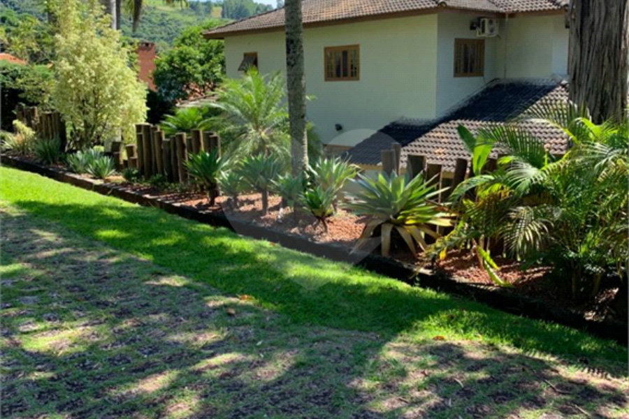 Casa à venda com 5 quartos, sendo 2 suítes, no condomínio Capela do Barreiro, Itatiba - SP