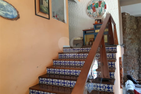 Casa à venda com 4 quartos, sendo 1 suíte, no condomínio Clube da Montanha, Atibaia - SP