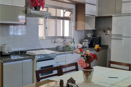 Sobrado à venda com 5 quartos em Vila Santos, São Paulo, SP