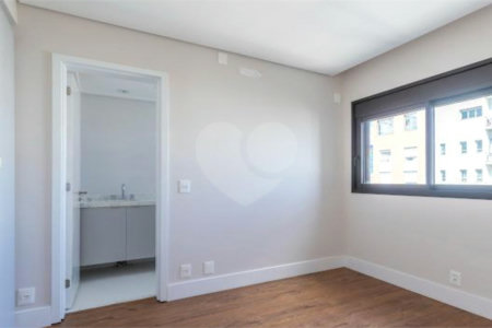 Apartamento à venda com 3 suítes em Moema, São Paulo, SP