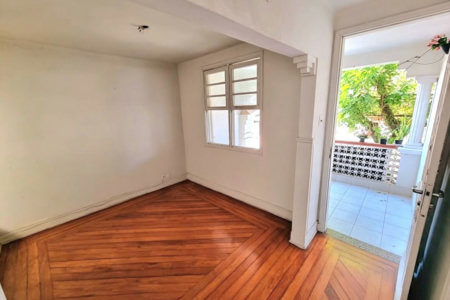 Casa com 3 dormitórios à venda, 119 m² por R$ 689.000,00 - Pompéia - Santos/SP