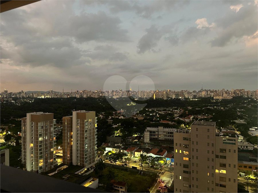 Apartamento à venda com 3 quartos, sendo 2 suítes, em Moema, São Paulo, SP