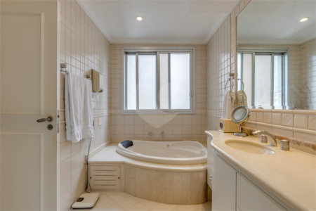 Apartamento à venda com 4 suítes em Jardim Marajoara, São Paulo, SP