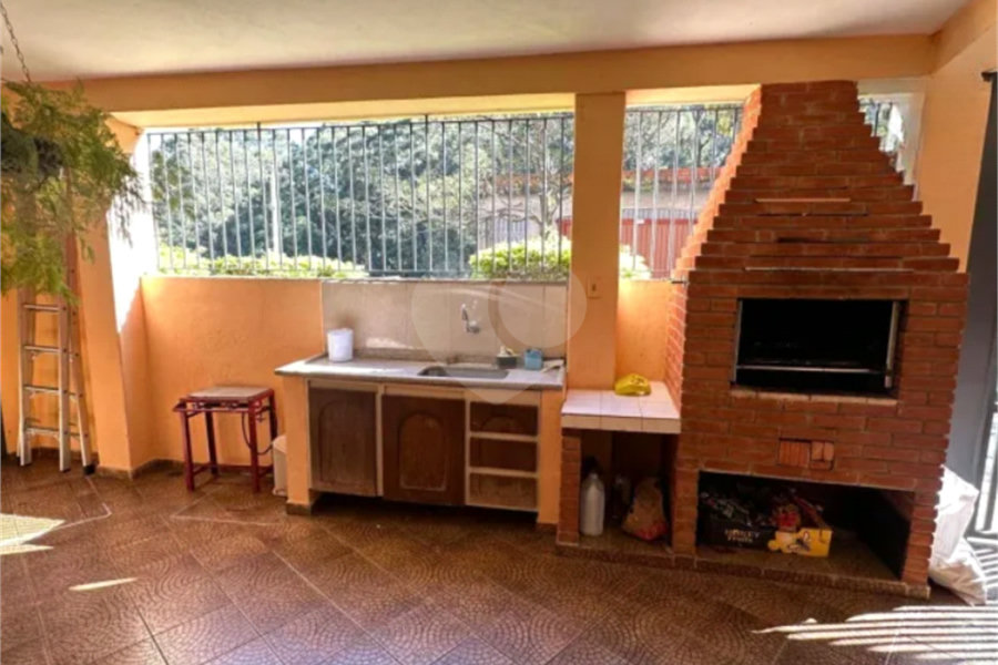 Sobrado à venda com 4 quartos, sendo 1 suíte, em Jardim Regina, São Paulo, SP