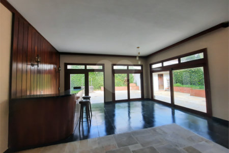 Casa Térrea à venda com 3 suítes em Interlagos, São Paulo, SP