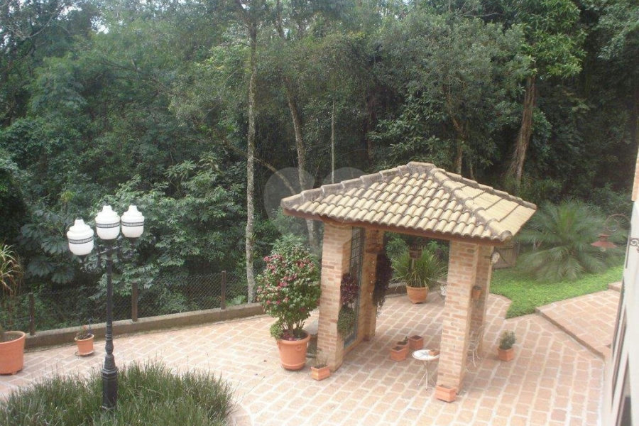 Casa à venda com 3 quartos, sendo 2 suítes, no condomínio residencial Cantareira-pque Petropolis, Mairiporã - SP