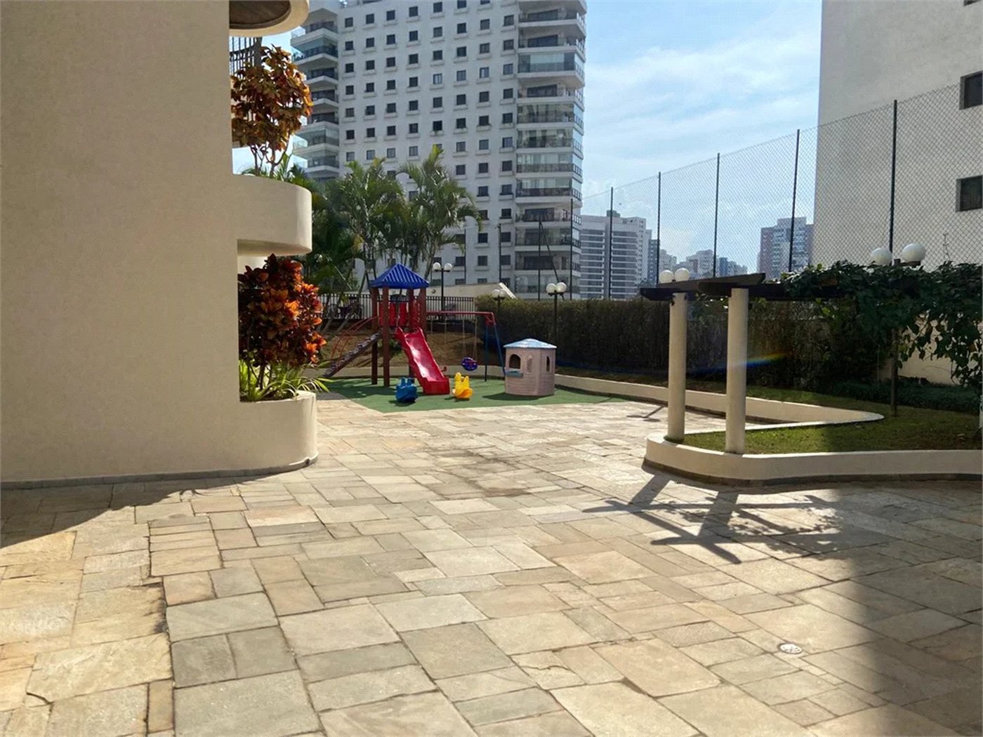 Apartamento à venda com 4 quartos, sendo 3 suítes,  em Vila Andrade, São Paulo, SP