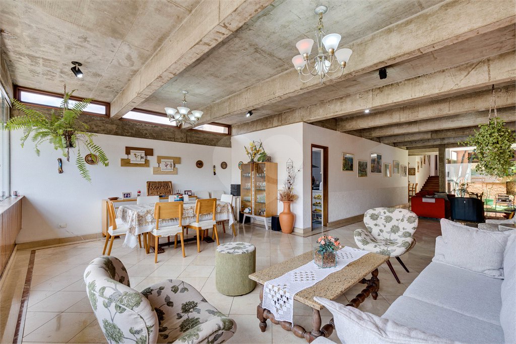 Sobrado à venda com 4 quartos, sendo 1 suíte, em Alto da Boa Vista, São Paulo, SP
