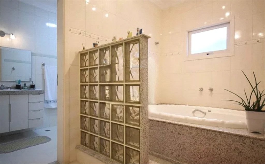 Casa à venda com 5 suítes em Jardim Londrina, São Paulo, SP