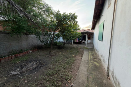 Casa Térrea à venda com 9 quartos, sendo 2 suítes, no condomínio Seranila, Monte Mor - SP
