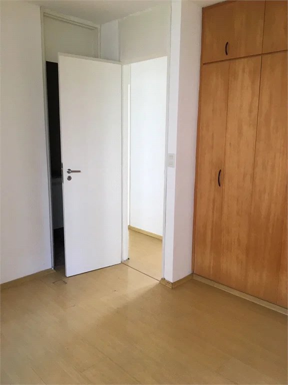 Apartamento à venda com 3 quartos, sendo 1 suíte, em Jardim Parque Morumbi, São Paulo, SP