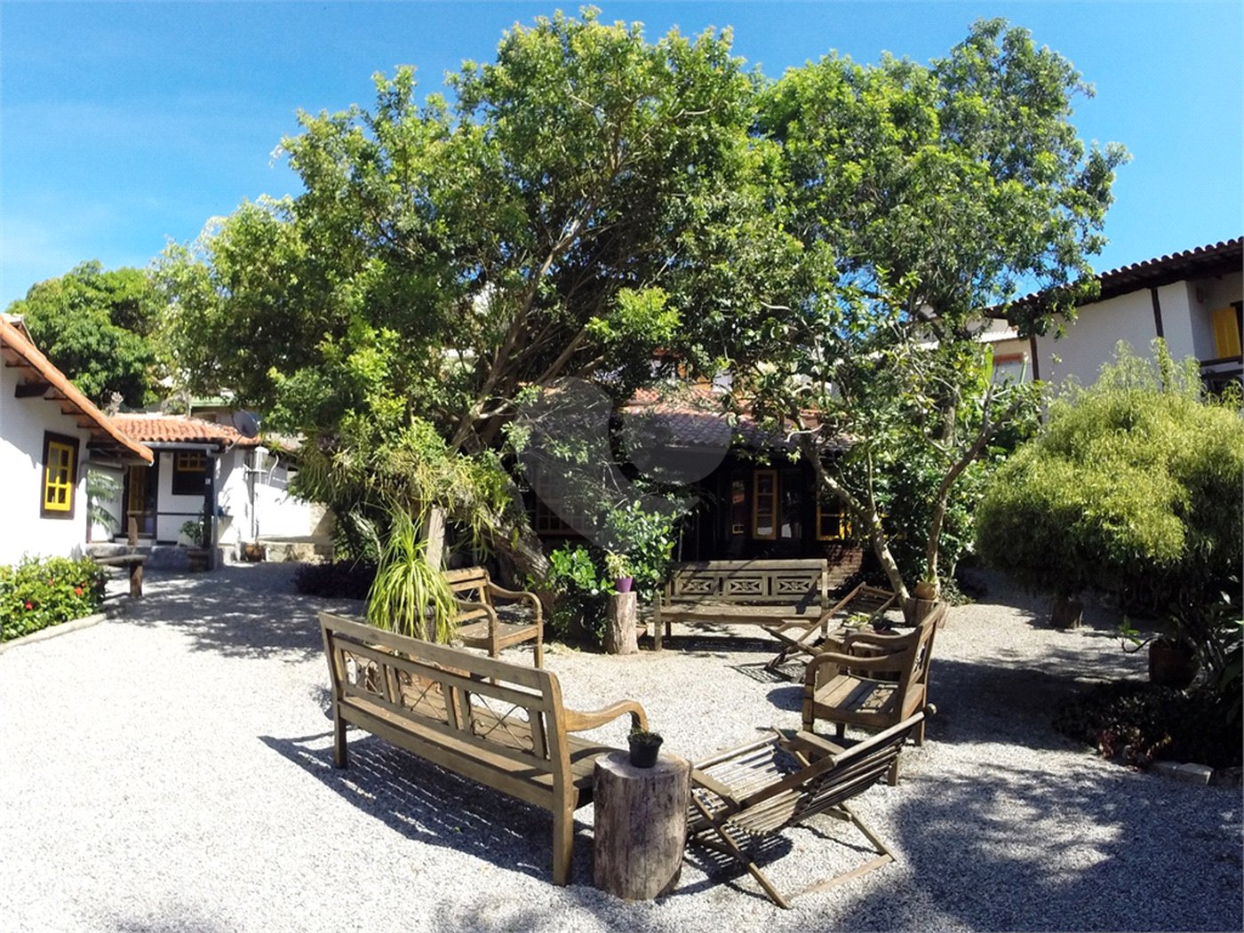 Casa à venda com 8 quartos, sendo 4 suítes, em Alto de Búzios, Armação dos Búzios, RJ