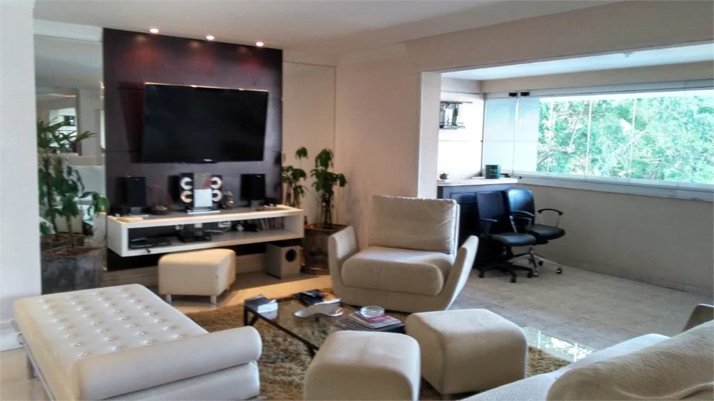 Apartamento à venda com 3 suítes em Jardim Londrina, São Paulo, SP