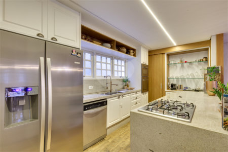 Casa à venda com 5 quartos, sendo 3 suítes, em Alto da Boa Vista, São Paulo, SP
