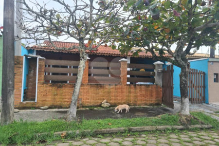 Casa à venda com 2 quartos, sendo 1 suíte,  em Gaivota, Itanhaém, SP