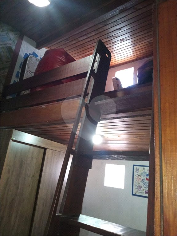 Sobrado à venda com 3 quartos, sendo 1 suíte,  em Vila Caputera, Mogi das Cruzes, SP