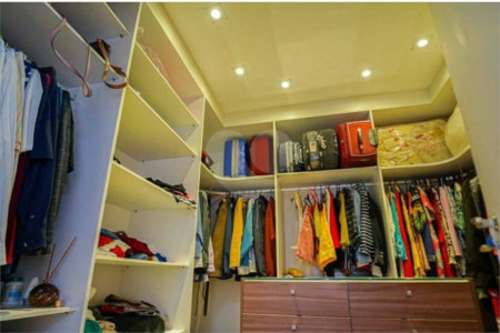 Casa à venda com 4 quartos, sendo 2 suítes, no condomínio Residencial Jardim Primavera, Louveira - SP