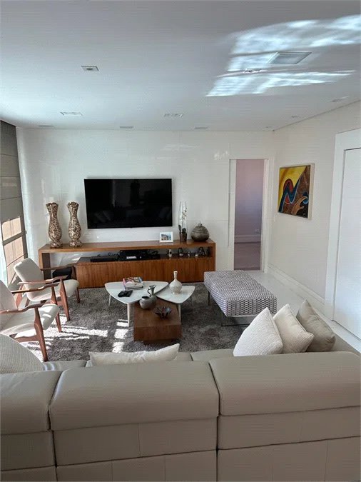 Apartamento à venda com 3 suítes em Vila Suzana, São Paulo, SP