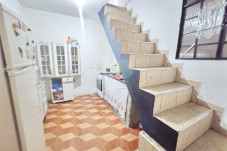Sobrado à venda com 4 quartos em Parque Vitória, São Paulo, SP