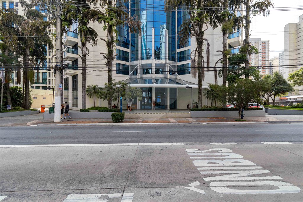 Flat à venda com 1 suíte em Indianópolis, São Paulo, SP