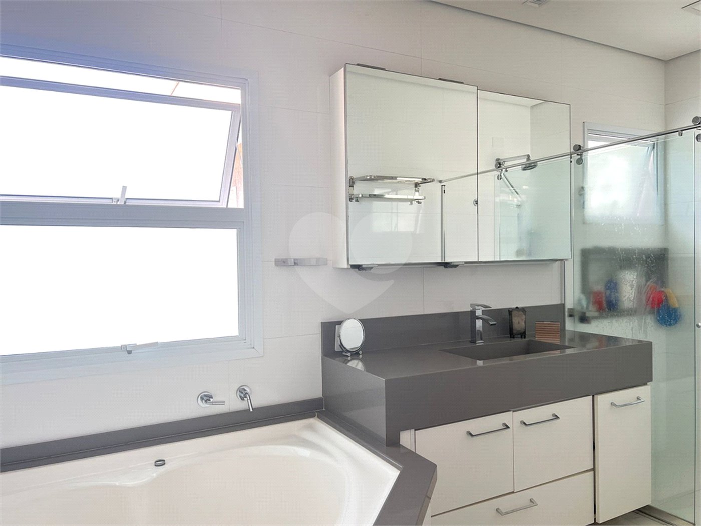 Casa à venda com 4 suítes no condomínio Residencial Jabuticabeiras, São Paulo - SP