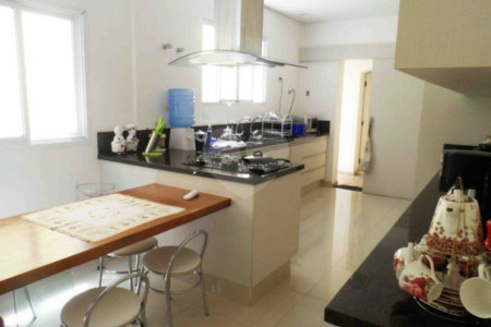 Sobrado à venda com 5 quartos, sendo 3 suítes, em Interlagos, São Paulo, SP