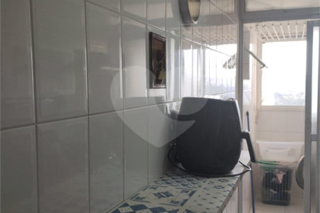Apartamento à venda com 3 quartos, sendo 1 suíte,  em Jardim Ester Yolanda, São Paulo, SP