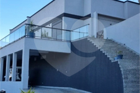 Casa à venda com 4 suítes no condomínio Osato, Atibaia - SP
