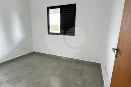 Casa à venda com 3 quartos, sendo 1 suíte, no condomínio Residencial Calegari, São Paulo - SP