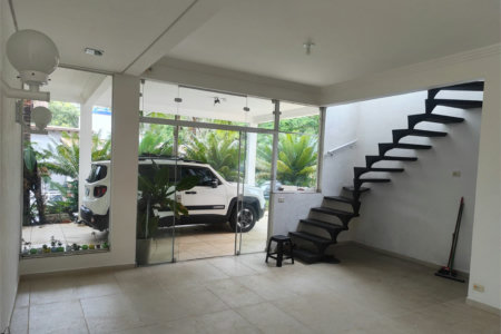 Casa à venda com 3 quartos, sendo 1 suíte, no condomínio Clube Florada Suzano, Suzano - SP