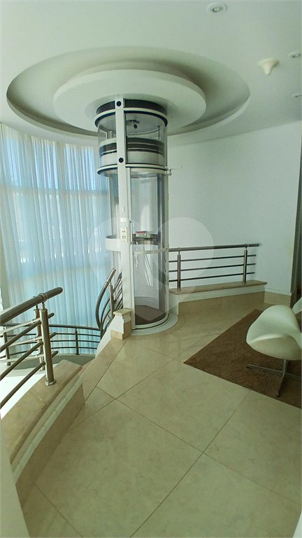 Casa à venda com 3 suítes no condomínio Figueira Garden, Atibaia - SP