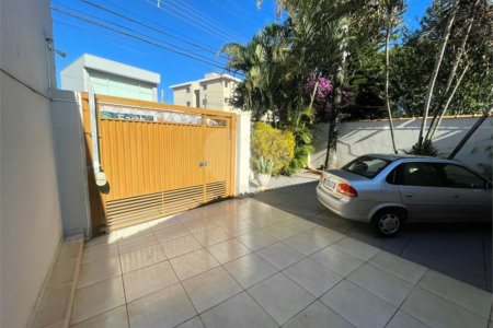 Casa térrea disponível para venda no Jardim Bandeirantes