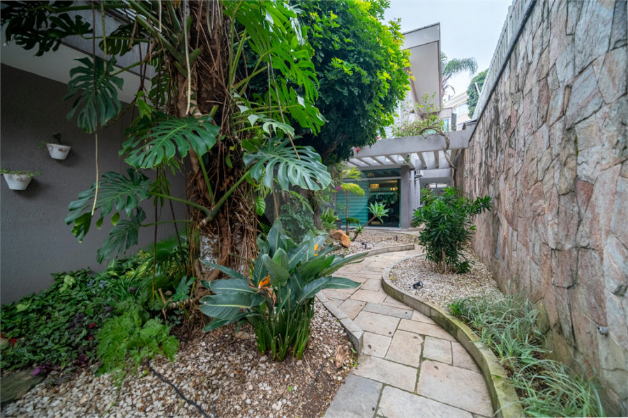 Sobrado à venda com 4 quartos, sendo 3 suítes, em Jardim São Bento, São Paulo, SP