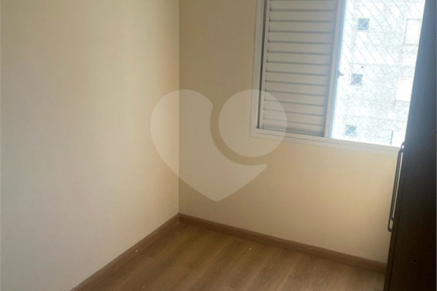 Apartamento à venda com 2 quartos, sendo 1 suíte, em Parque Maria Domitila, São Paulo, SP