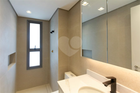 Apartamento à venda ou para alugar com 3 suítes em Moema, São Paulo, SP