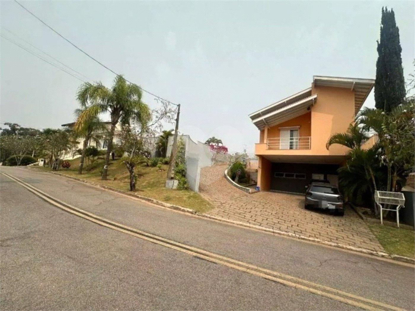 Casa à venda com 3 quartos, sendo 1 suíte, no condomínio Residencial Delle Stelle, Louveira - SP