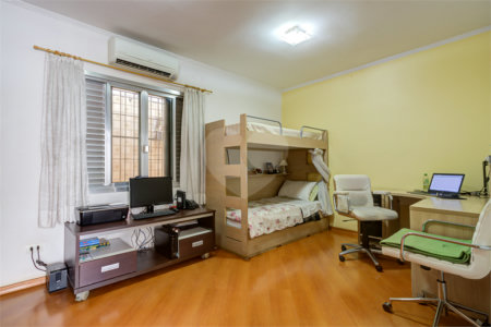 Casa à venda com 3 quartos, sendo 1 suíte, em Santo Amaro, São Paulo, SP