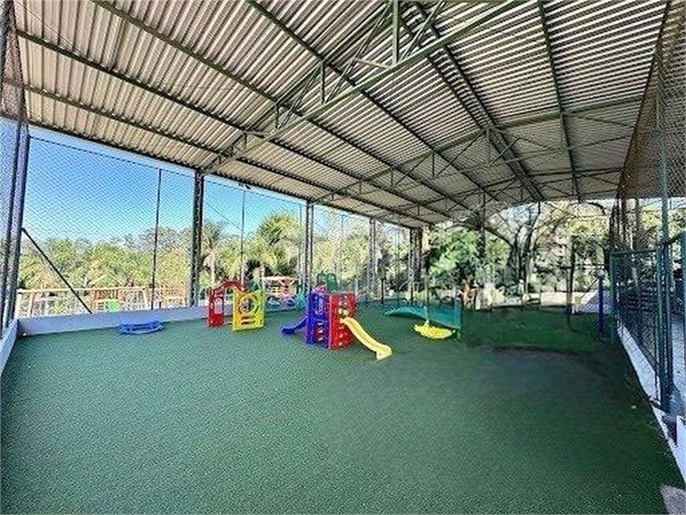 Casa à venda com 3 quartos, sendo 1 suíte, no condomínio Horto Florestal Villagio, Sorocaba - SP