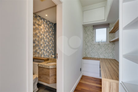 Apartamento à venda com 3 quartos, sendo 1 suíte, em Santo Amaro, São Paulo, SP