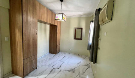 Apartamento 2 dormitórios com vaga de garagem lado praia na Enseada Guarujá