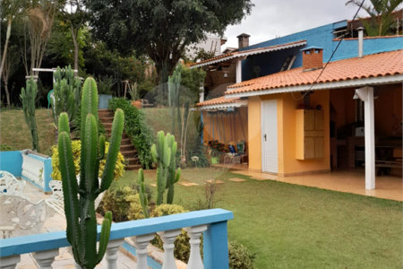 Chácara à venda com 4 quartos, sendo 1 suíte,  em Vila Dom Pedro, Atibaia, SP