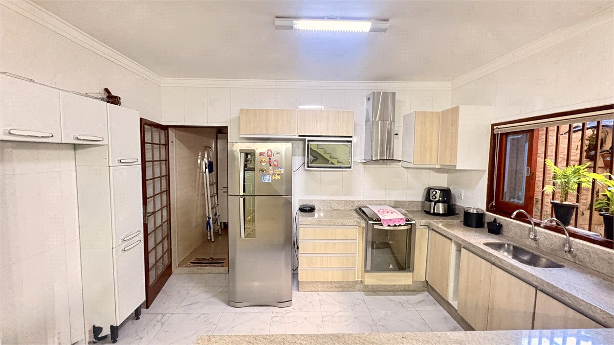 Sobrado à venda com 3 quartos, sendo 1 suíte, em Jardim São Guilherme, Sorocaba, SP