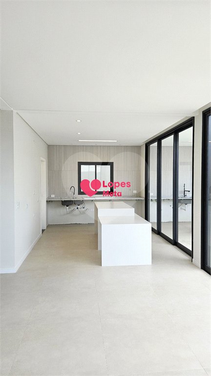 Casa à venda com 4 quartos, sendo 2 suítes, no condomínio Reserva Aruanã, São José dos Campos - SP