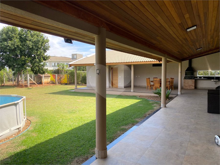 Casa à venda com 4 quartos, sendo 3 suítes, no condomínio Primavera, Salto - SP