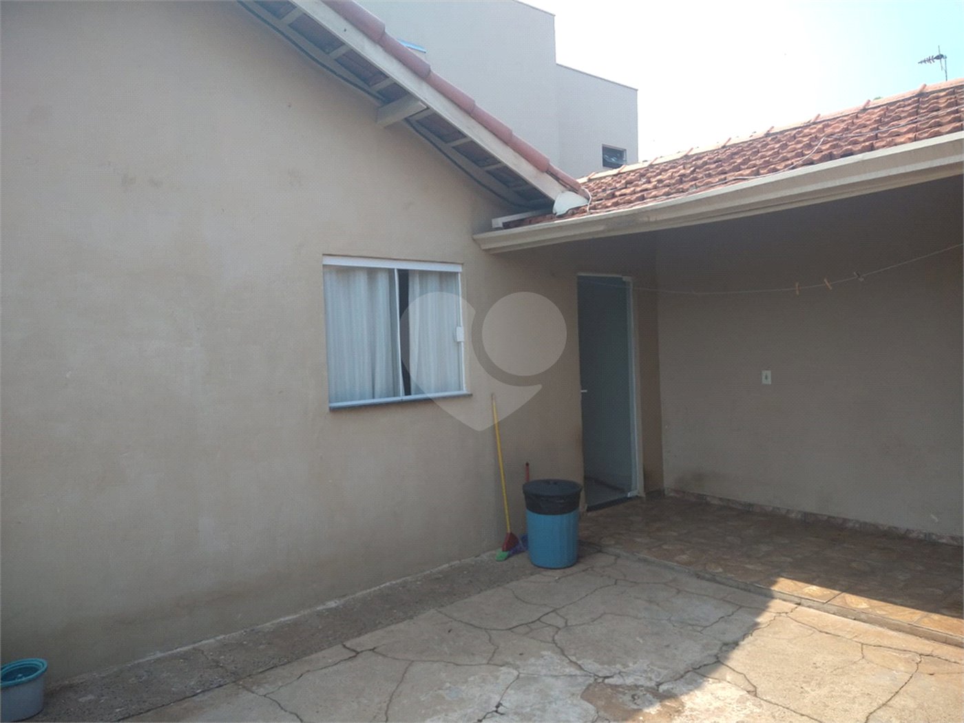 Casa Térrea com 2 dormitórios.