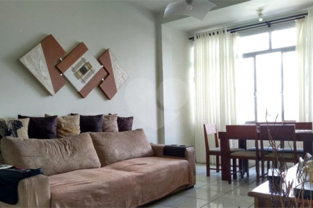 Apartamento com três dormitórios no Bom Retiro.