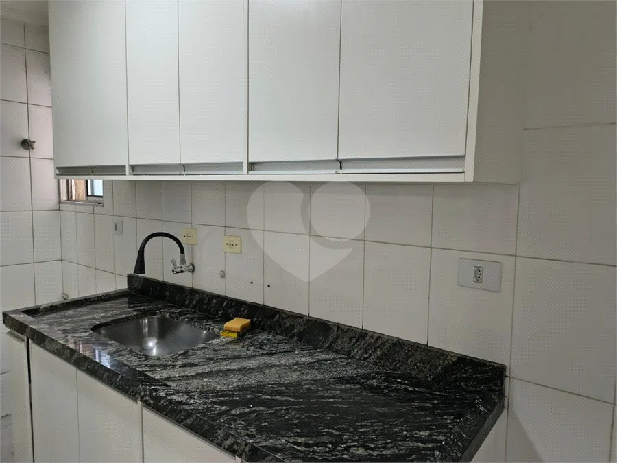 Apartamento com 2 Dormitórios , amplo com 77 metros e com vaga de garagem fixa