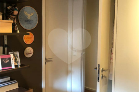 Apartamento à venda com 4 quartos, sendo 3 suítes, em Alto da Boa Vista, São Paulo, SP